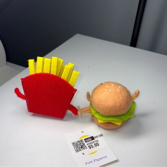 Felt Duo Cheeseburger and Fries Summer Figurines from Sun Squad nwt - Picture 3 of 3
